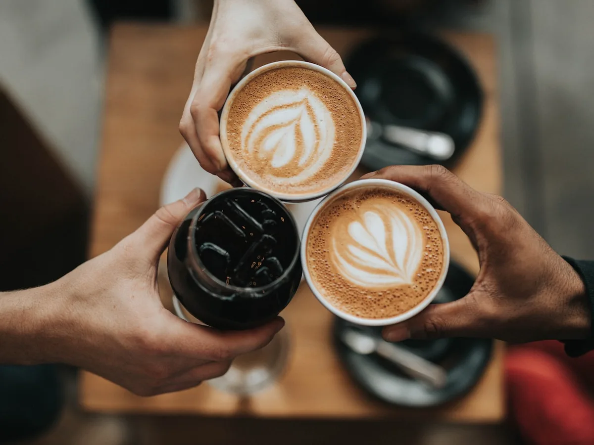 Zubereitung von Starbucks Kaffee: Filterkaffee Handaufguss und Espresso-Extraktion